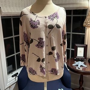 Beige cardigan with purple flowers an sequins.
